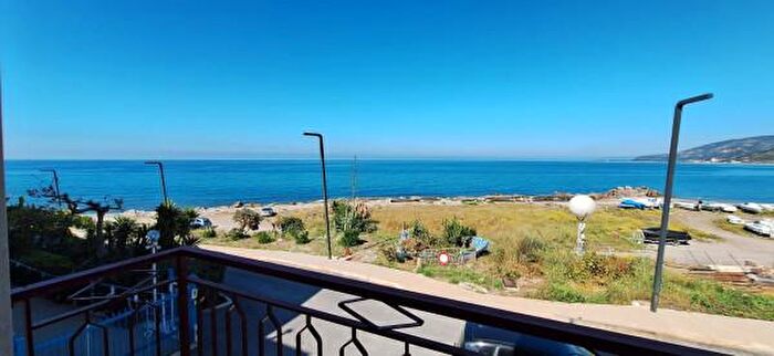 Appartamento trilocale in vendita in Via Marina, Santo Stefano Di Camastra