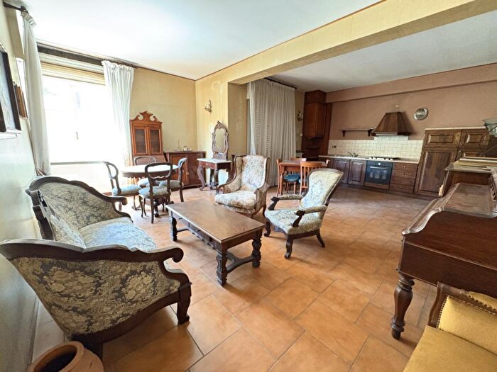 Appartamento con 5 locali in vendita in Via Flaminia Ternana, Narni