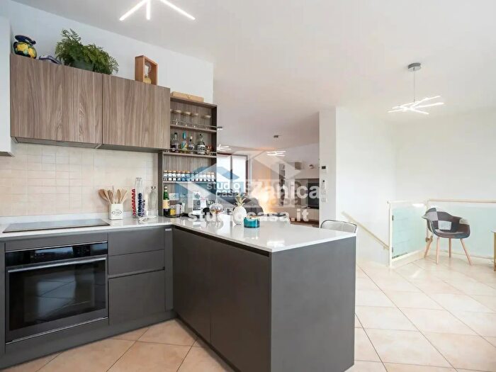 Appartamento quadrilocale in vendita in Via San Zeno, Comun Nuovo