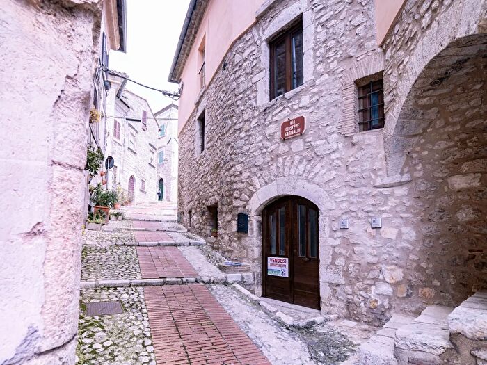 Appartamento trilocale in vendita in Via Giuseppe Garibaldi, Veroli