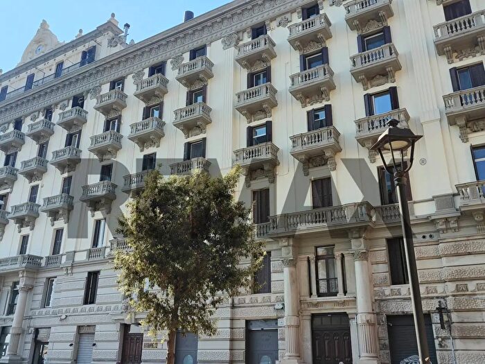 Appartamento con 5 locali in vendita in Bari