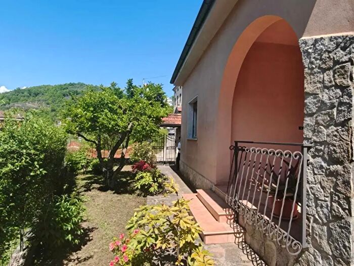 Casa trilocale in vendita in Fivizzano