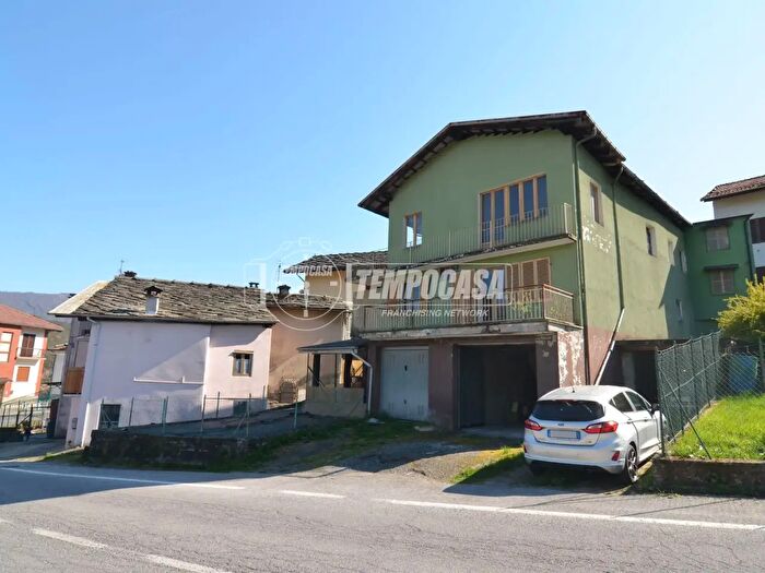 Casa con 10 locali in vendita in Via Perini, Traves