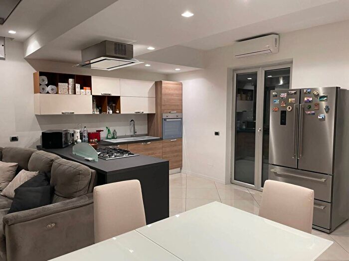 Appartamento trilocale in affitto in Via Domenico Fontana, Arenella, Napoli