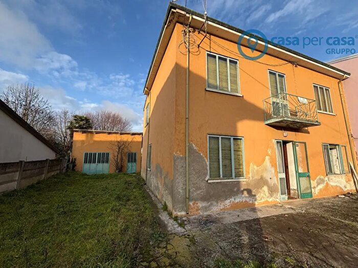 Case in Vendita e in Affitto - 2