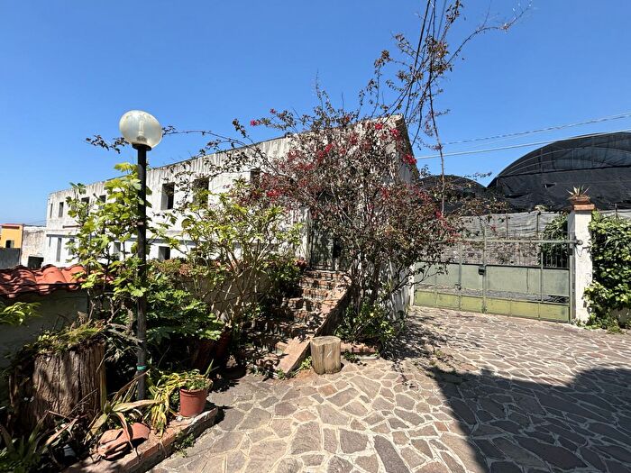 Casa con 6 locali in vendita in Via Boccea, Torre Del Greco