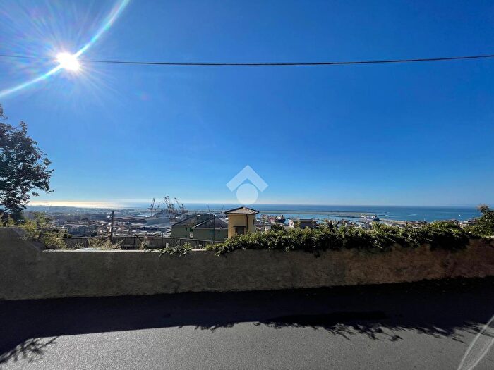 Appartamento trilocale in vendita in Via SantAlberto, Genova