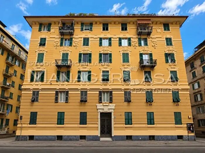 Appartamento con 6 locali in vendita in Via Giovanni Tomaso Invrea, Genova