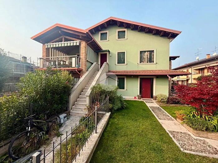 Appartamento trilocale in vendita in Vicolo Belluno, Valeggio Sul Mincio