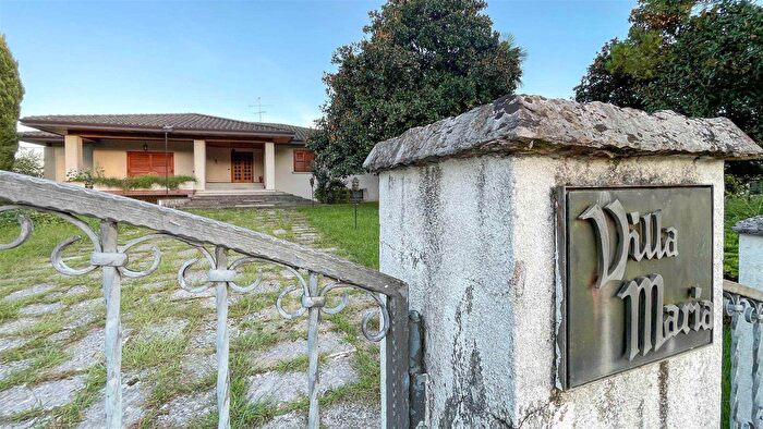 Casa con 15 locali in vendita in Via Cornizzai, Pasiano Di Pordenone