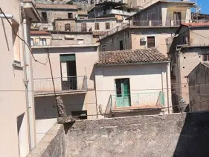 Casa bilocale in vendita in Corso Umberto I, Gioiosa Ionica