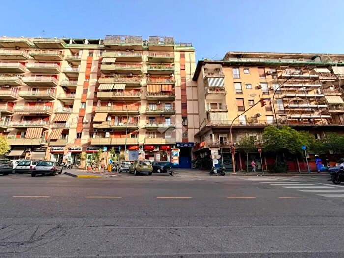 Appartamento quadrilocale in vendita in Via Giulio Cesare, Napoli