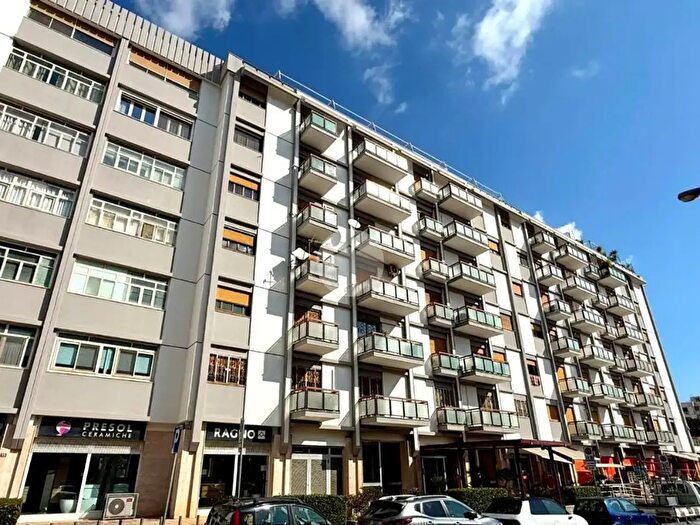 Appartamento con 5 locali in vendita in Piazza Riccardo Strauss, Palermo