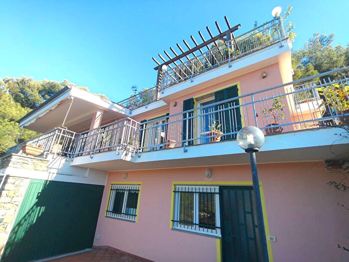 Casa con 5 locali in vendita in Via Carducci, Andora
