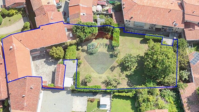 Casa con 10 locali in vendita in Via B Debais, Candelo