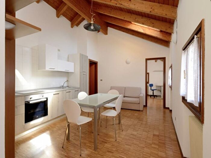 Appartamento trilocale in affitto in Via Giuseppe Verdi, Centro Storico, Trento
