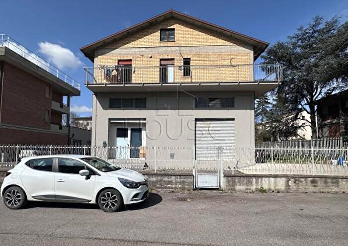 Appartamento con 5 locali in vendita in Viale Leopoldo Franchetti, Citta Di Castello