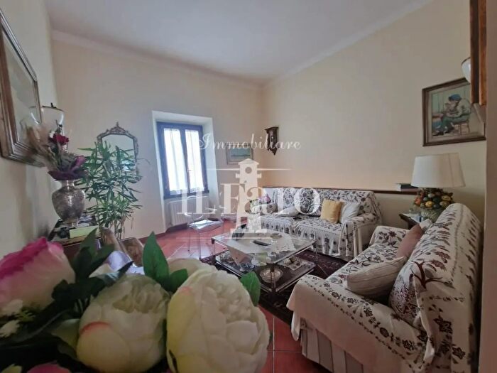 Appartamento con 5 locali in vendita in El Crocifisso, Signa