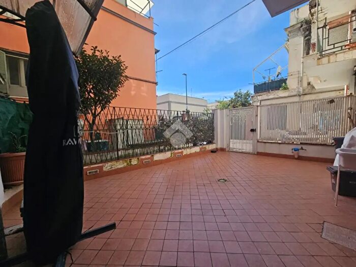 Appartamento trilocale in vendita in Via Pollio Felice, Napoli