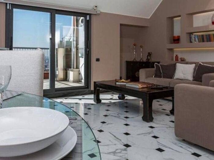 Appartamento trilocale in affitto in Viale Giovanni Suzzani, Ca' Granda, Milano