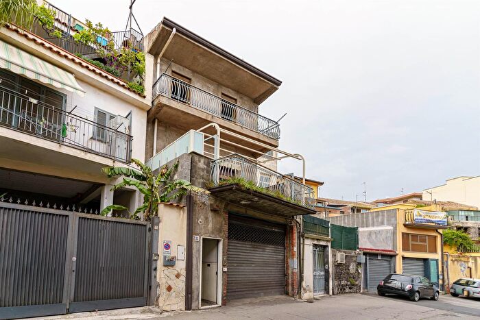 Casa con 6 locali in vendita in Via Acicastello, Aci Castello