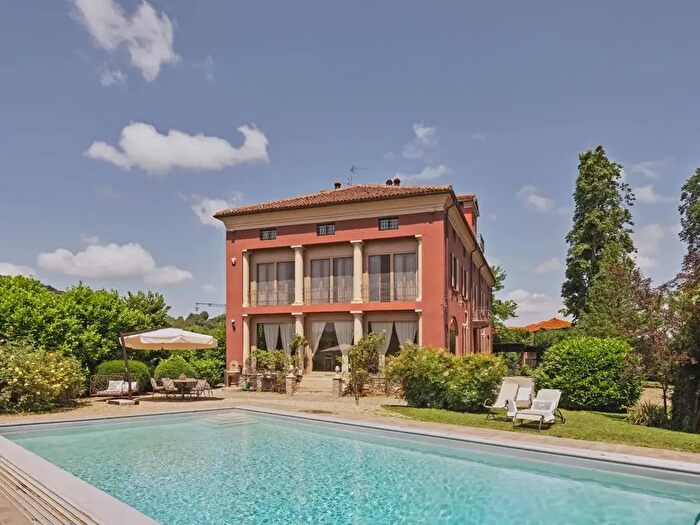 Casa con 18 locali in vendita in Melazzo