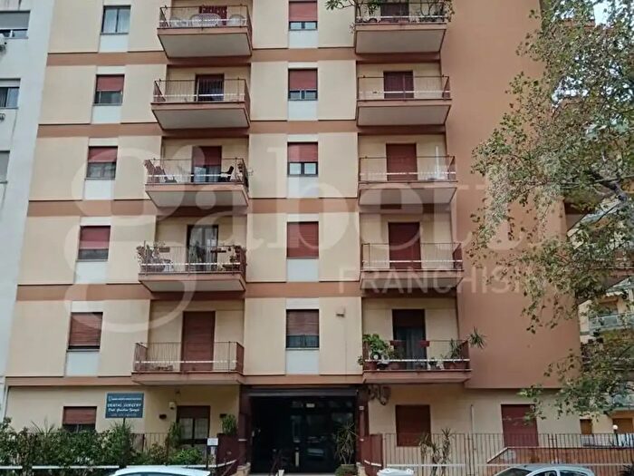 Appartamento con 5 locali in vendita in Viale Strasburgo, Palermo