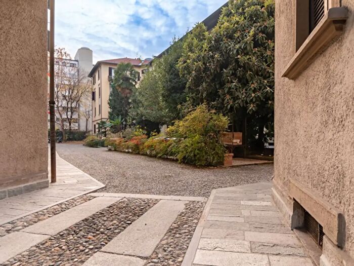 Appartamento trilocale in affitto in Viale Nazario Sauro, Milano