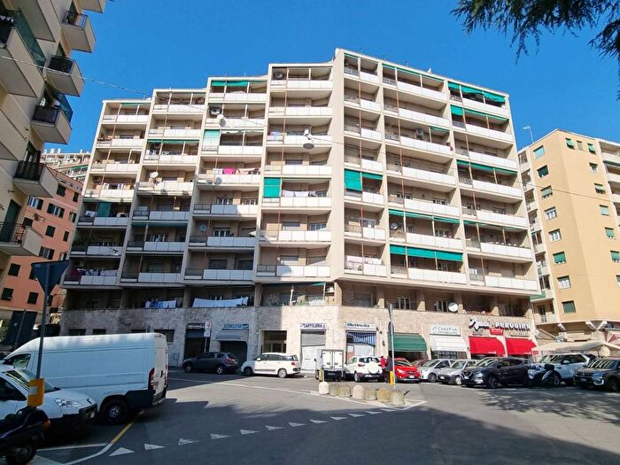 Appartamento quadrilocale in affitto in PIAZZA GUICCIARDINI, Marassi, Genova