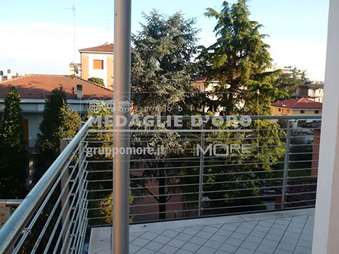 Appartamento quadrilocale in vendita in AdZe Via Crespellani, Modena