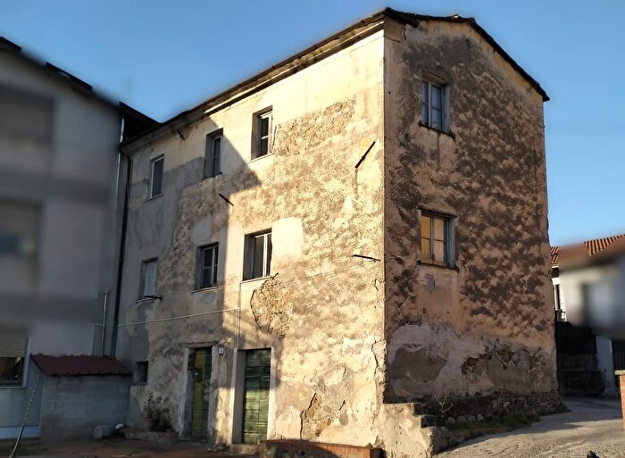 Casa con 5 locali in vendita in Sarzana