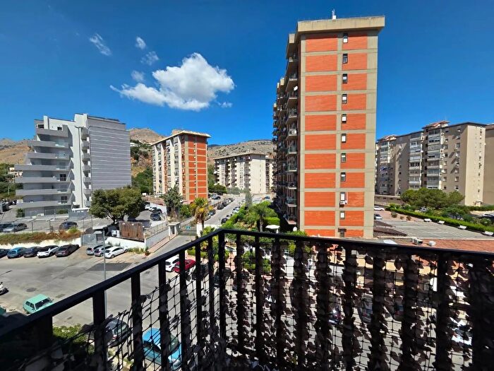 Appartamento quadrilocale in vendita in Via Bartolomeo Berrettaro, Palermo