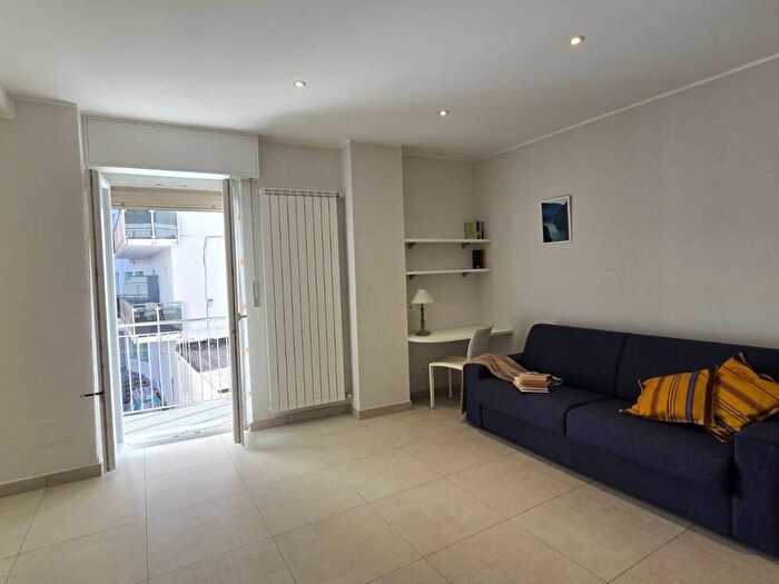 Appartamento bilocale in affitto in Via Amerigo Vespucci, Fenarina Via Neghelli Collina di Ponente, Alassio