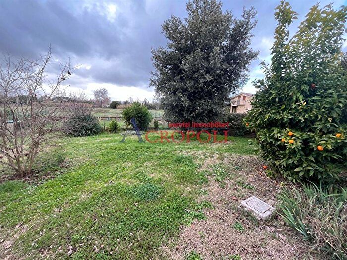 Casa con 6 locali in affitto in Via Tevere, Trevignano Romano