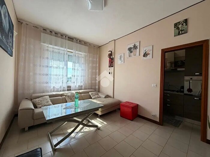 Appartamento trilocale in vendita in Via Eugenio Villoresi, Garbagnate Milanese