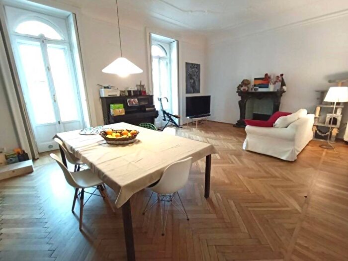 Appartamento quadrilocale in affitto in Via Castel Morrone, Indipendenza, Milano