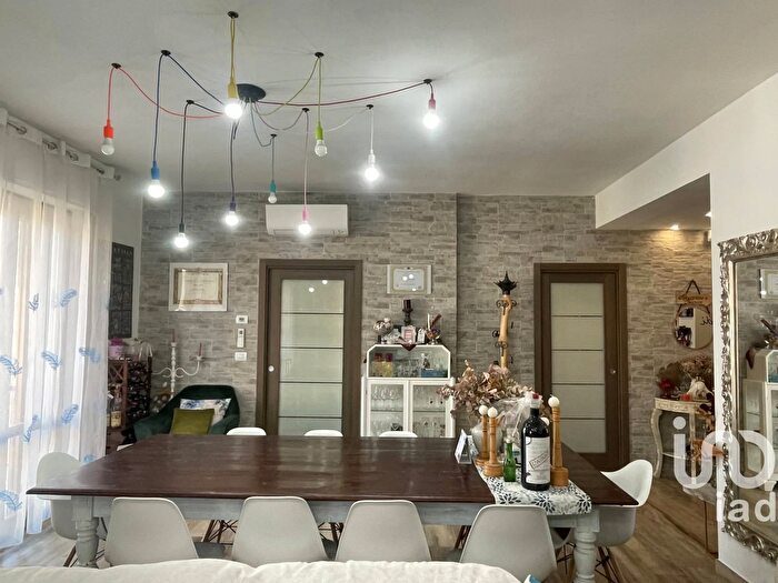 Appartamento con 5 locali in vendita in Via Marco Perennio, Arezzo