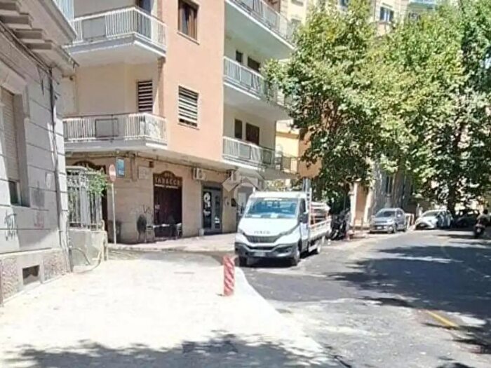 Appartamento trilocale in affitto in Via Raffaele Morghen, Napoli