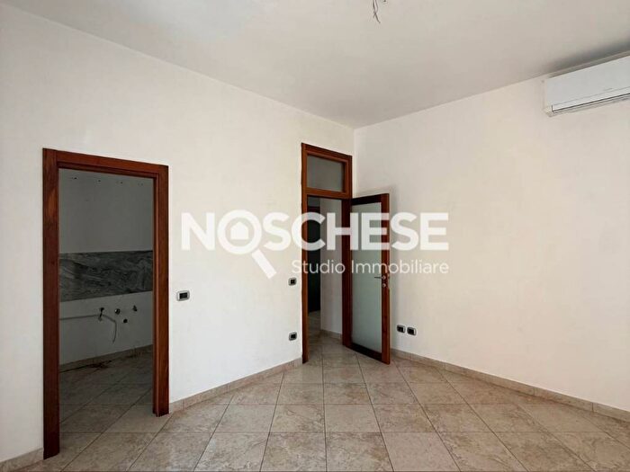 Appartamento quadrilocale in affitto in Piazza San Francesco d'Assisi, Centro, Salerno