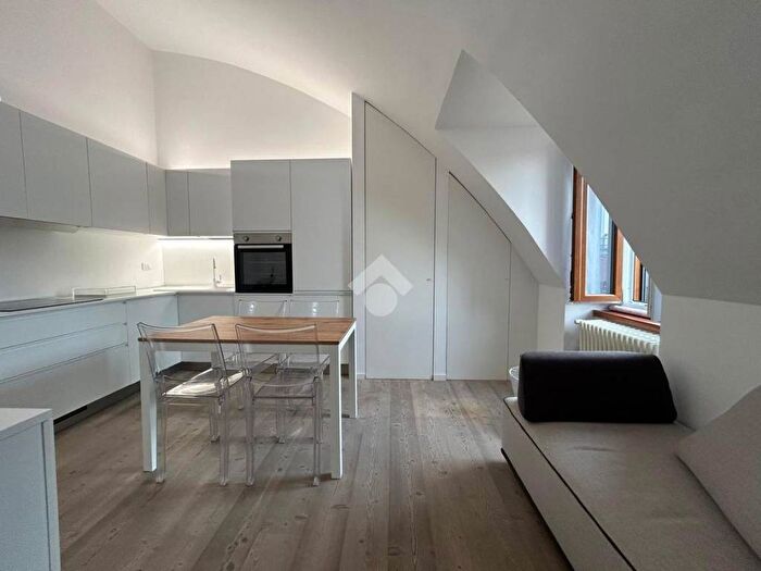 Appartamento bilocale in affitto in Via Carlo Farini, Garibaldi Corso Como, Milano