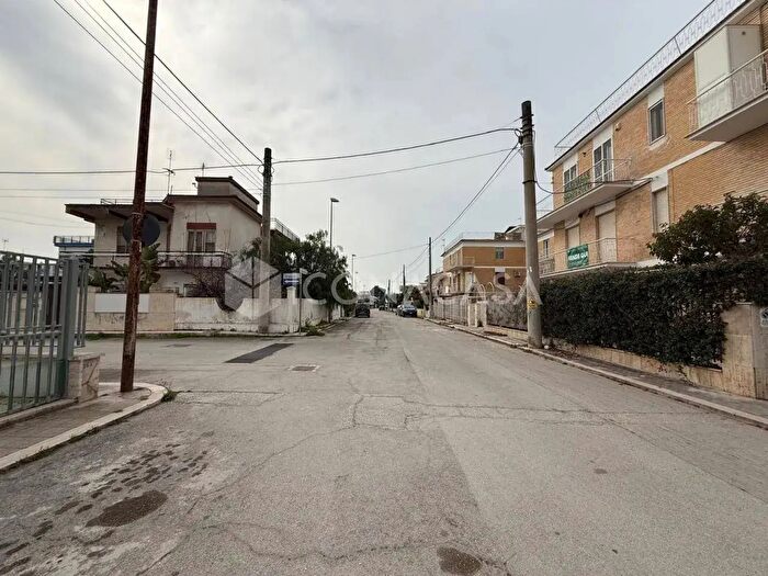Appartamento con 5 locali in vendita in Viale Cardinale B della Cueva, Manfredonia