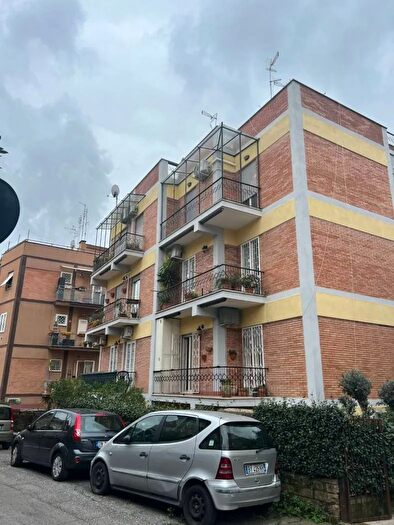 Appartamento trilocale in vendita in Via Pio Piacentini Roma, Roma
