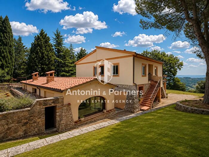 Casa con 12 locali in vendita in Via XXIV Maggio, San Venanzo