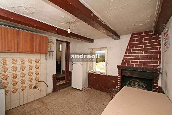 Casa quadrilocale in vendita in Cupramontana