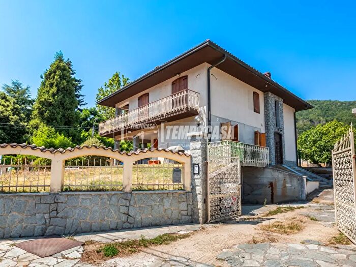 Appartamento quadrilocale in vendita in Via Assietta, Giaveno