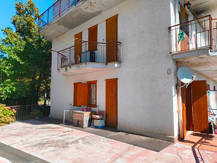 Appartamento trilocale in vendita in Viale Pianfei, San Giacomo, Roburent