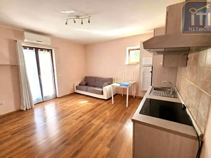 Appartamento monolocale in vendita in Via Naro, Pomezia