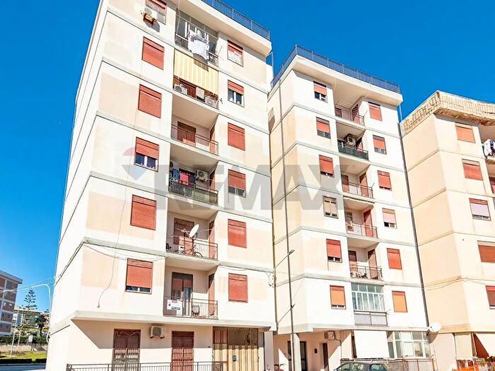 Appartamento con 6 locali in vendita in Via Algeri, Siracusa