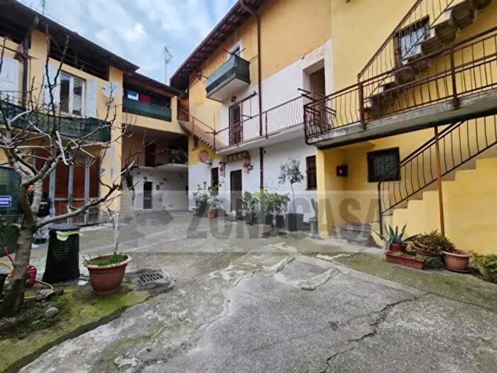 Appartamento bilocale in vendita in Piazza Camillo Benso di Cavour, Caronno Varesino