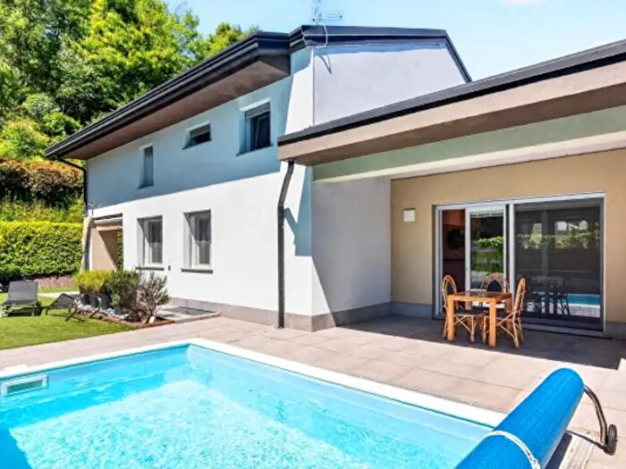 Casa con 6 locali in vendita in Via San Maurizio, Mariano Comense